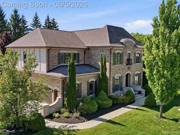 55951 Ashbrooke Drive W, Shelby Twp, MI 48316