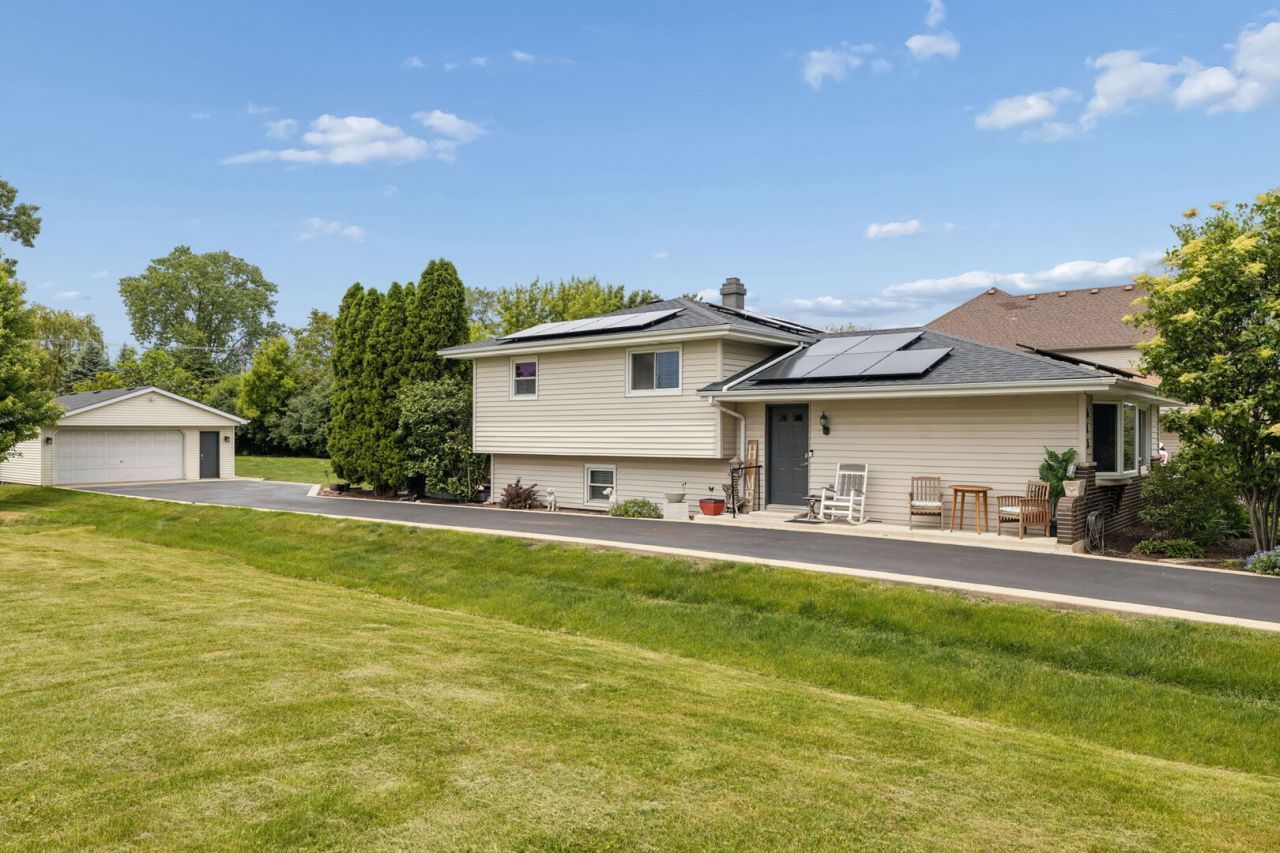 510 N Warwick Avenue , Westmont, IL 60559