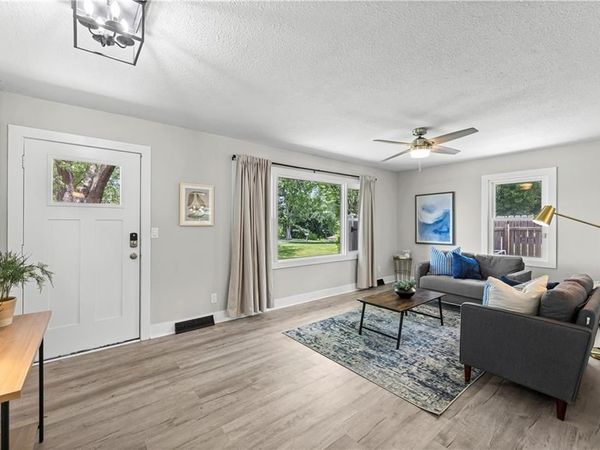13101 NW Porter Road, Parkville, MO 64152