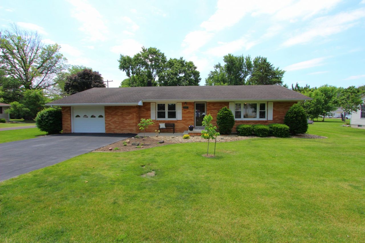 410 E Fifer Street , Colfax, IL 61728