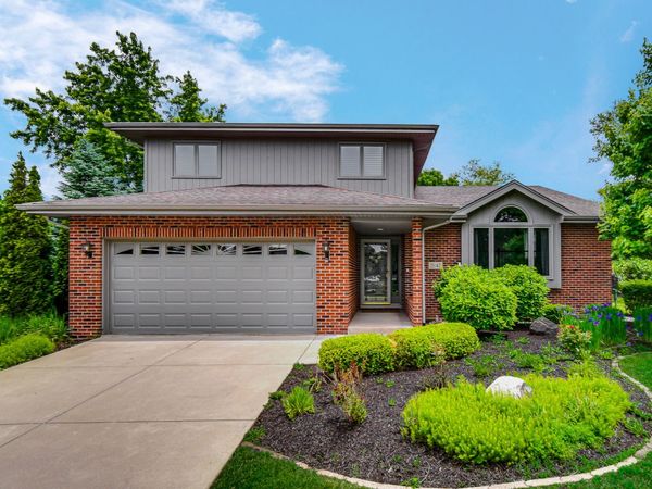 21147 Hunter Woods Drive , Frankfort, IL 60423