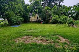 738 Center Street  photo 4