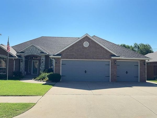 9200 Stacy Lynn Lane, Yukon, OK 73099