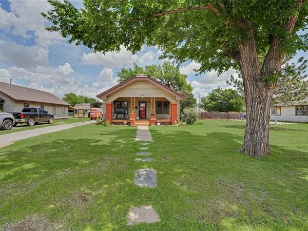 110 S Stephens , Hobart, OK 73651