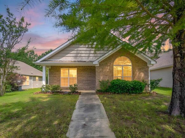 257 VILLAGE DRIVE, CALERA, AL 35040