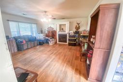222 Hicks Rd photo 4