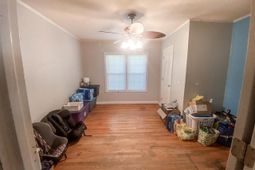 222 Hicks Rd photo 4