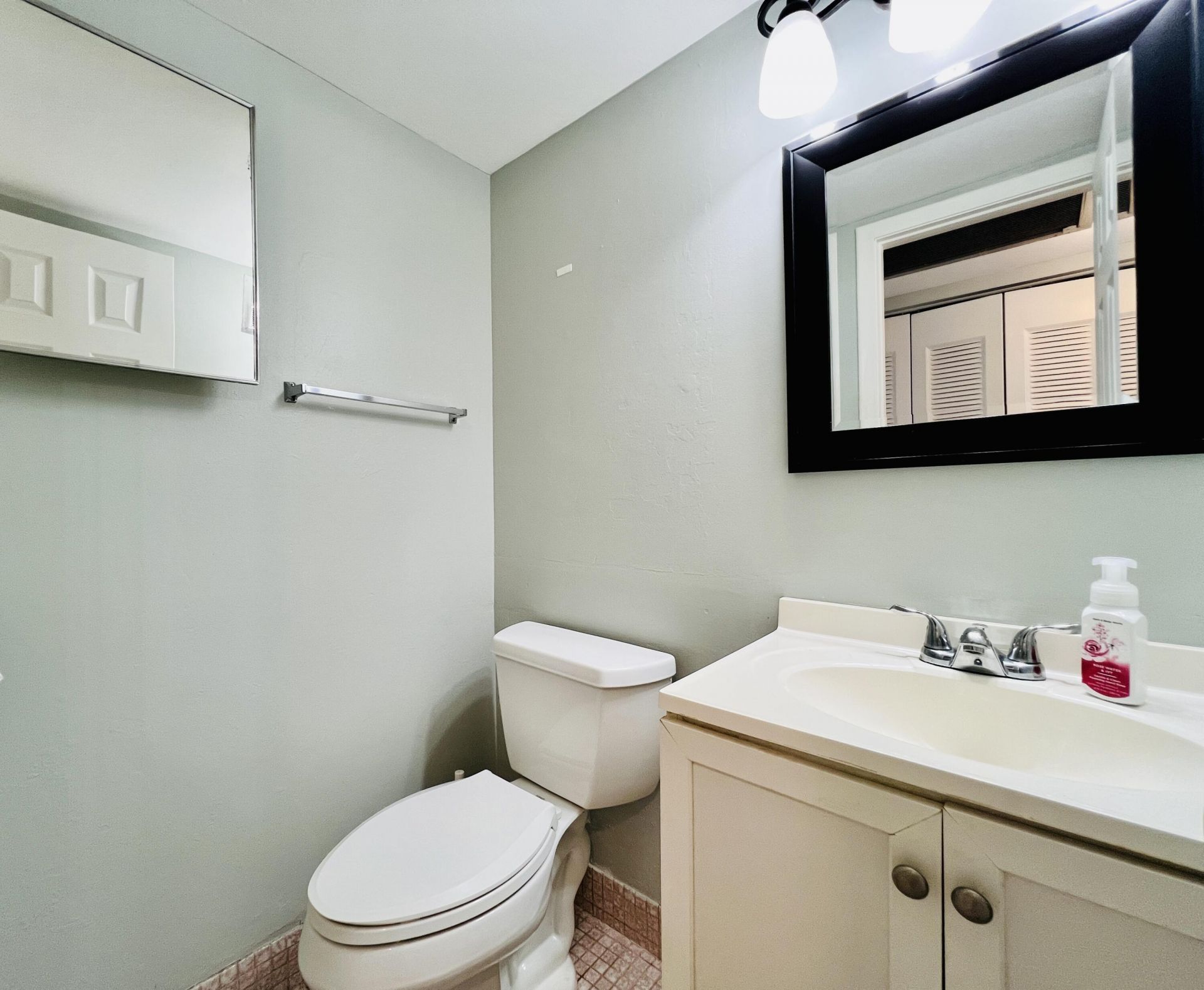 330 Southampton B, West Palm Beach, FL 33417 Photo