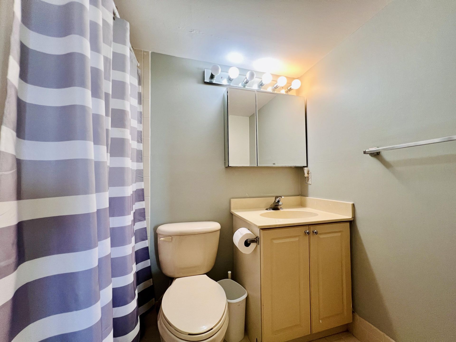 330 Southampton B, West Palm Beach, FL 33417 Photo