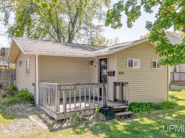 819 E C Street, Iron Mountain, MI 49801