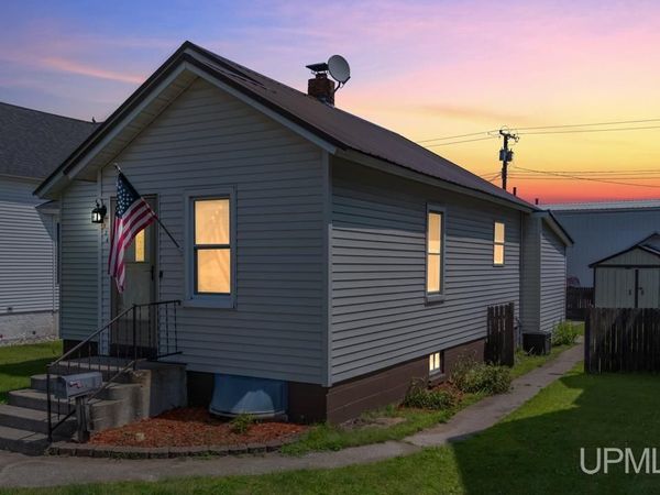 524 N 18th Street, Escanaba, MI 49829