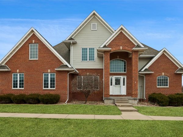 5415 Triple Crown Drive , Marion, IA 52302