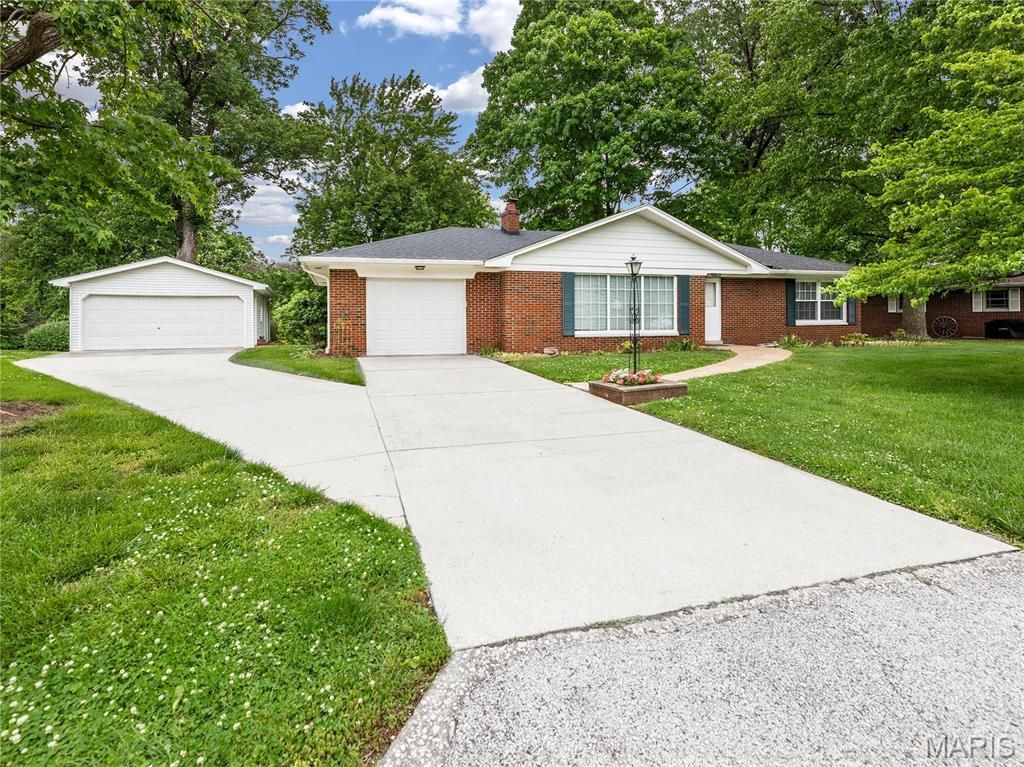 300 Dana Drive , Collinsville, IL 62234 Main Photo