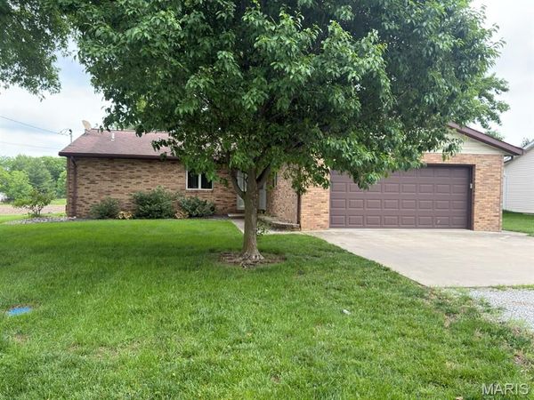 499 S Cleveland Street , Aviston, IL 62216