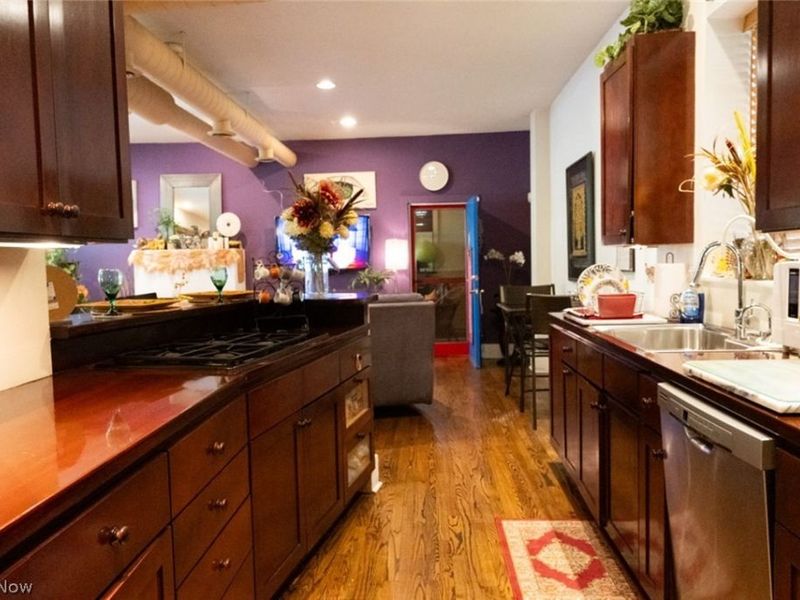 10304 Lake Shore Boulevard , Bratenahl, OH 44108 Photo 10