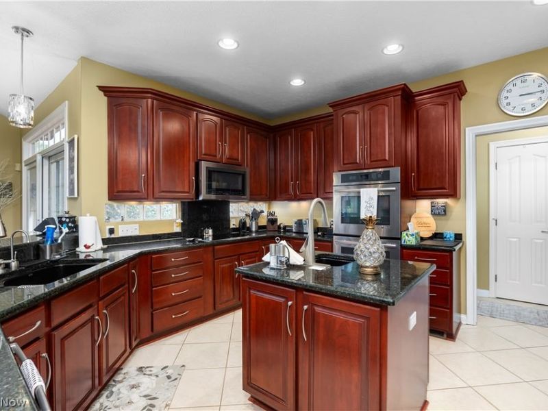 Westlake, OH 44145 Photo 17