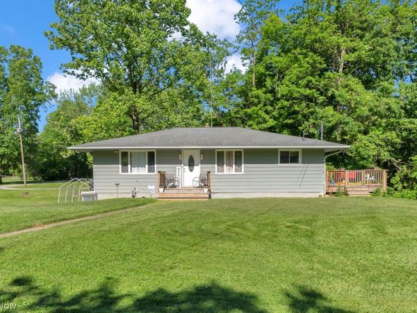 2212 Pleasant Valley Road , Niles, OH 44446