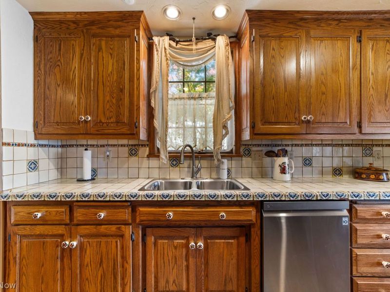 23718 Cliff Drive , Bay Village, OH 44140 Photo 17