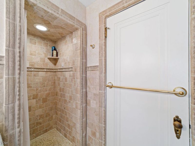 23718 Cliff Drive , Bay Village, OH 44140 Photo 27