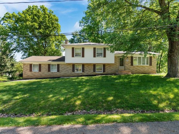 8514 Shadyview Avenue NW, Clinton, OH 44216