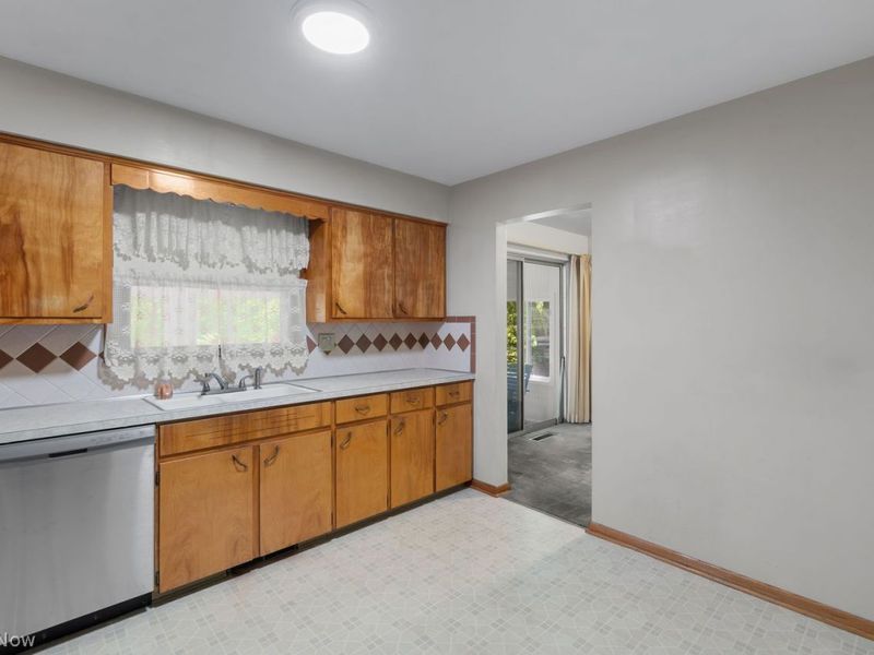 8514 Shadyview Avenue NW, Clinton, OH 44216 Photo 6