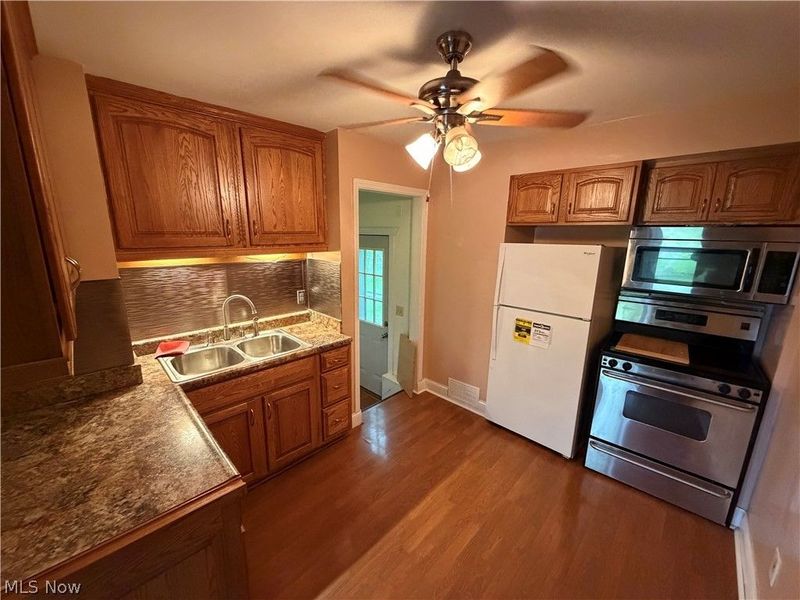 4785 Damon Avenue NW, Warren, OH 44483 Photo 3