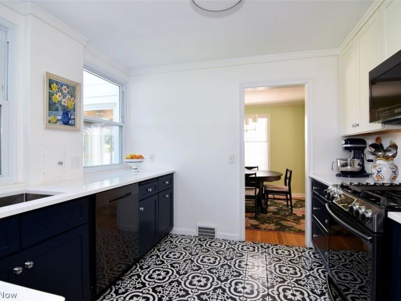 2384 Loyola Road , University Heights, OH 44118 Photo 8