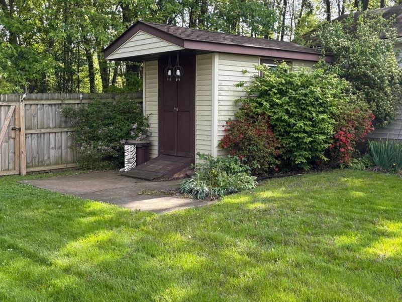 10101 Manoa Avenue , Brooklyn, OH 44144 Photo 22