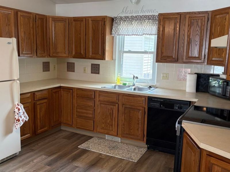 10101 Manoa Avenue , Brooklyn, OH 44144 Photo 6