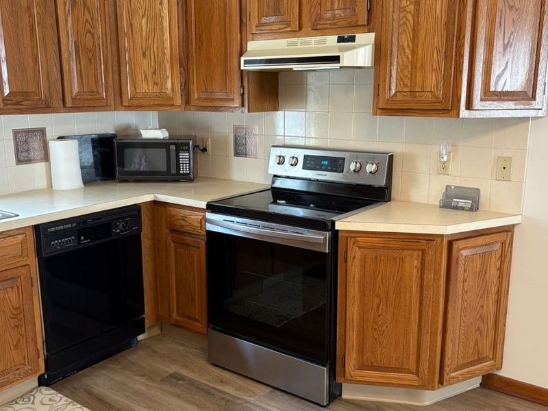 10101 Manoa Avenue , Brooklyn, OH 44144 Photo 7