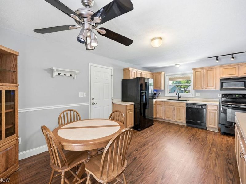 8379 Fairfax Drive , Mentor, OH 44060 Photo 3