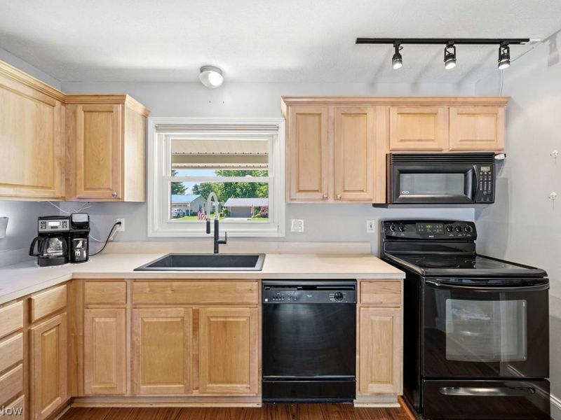 8379 Fairfax Drive , Mentor, OH 44060 Photo 6