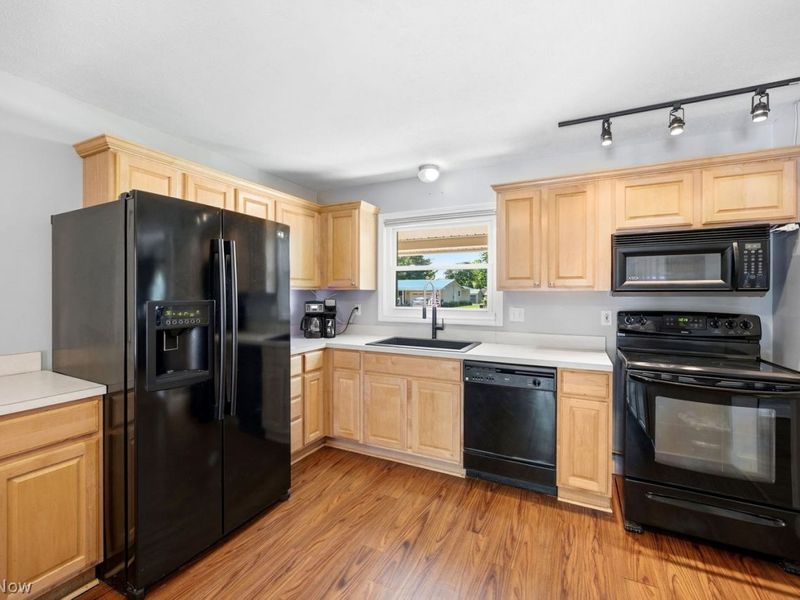 8379 Fairfax Drive , Mentor, OH 44060 Photo 7