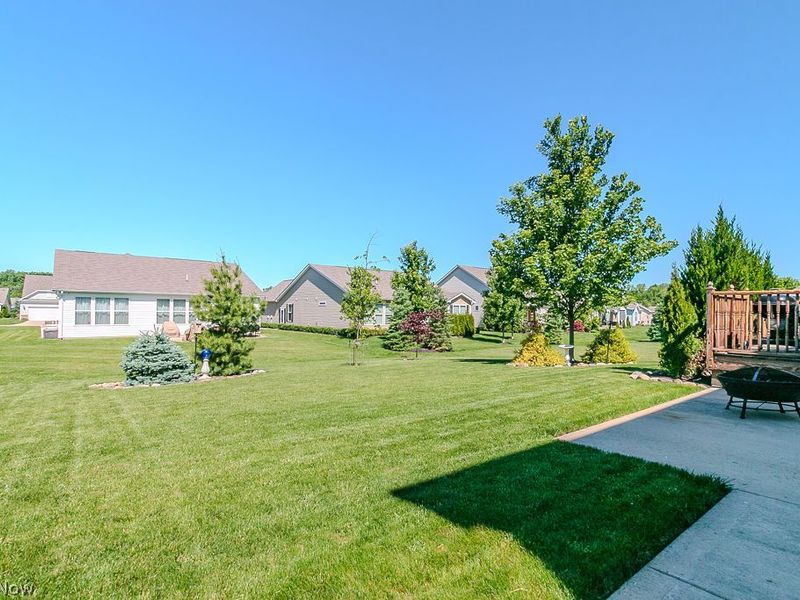 8024 Heatherglen Drive , Mentor, OH 44060 Photo 4