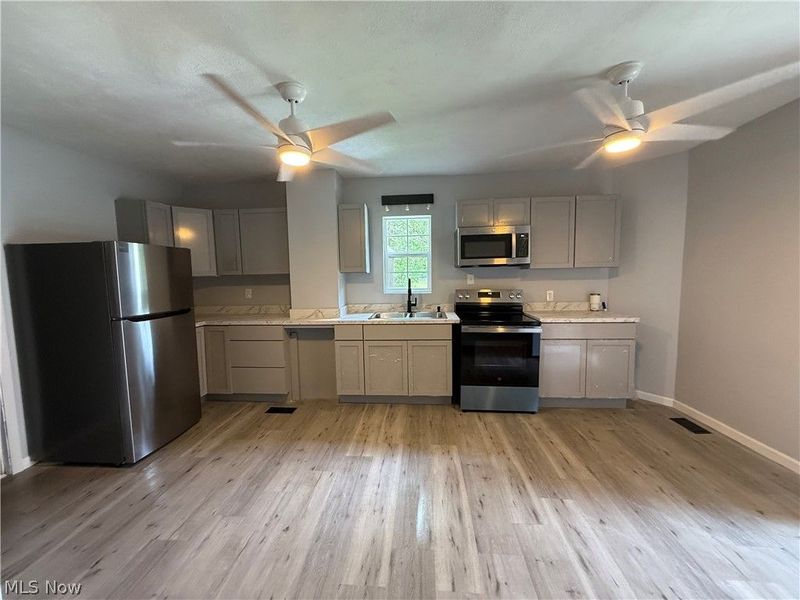 414 Harbor, Conneaut, OH 44030 Photo 3