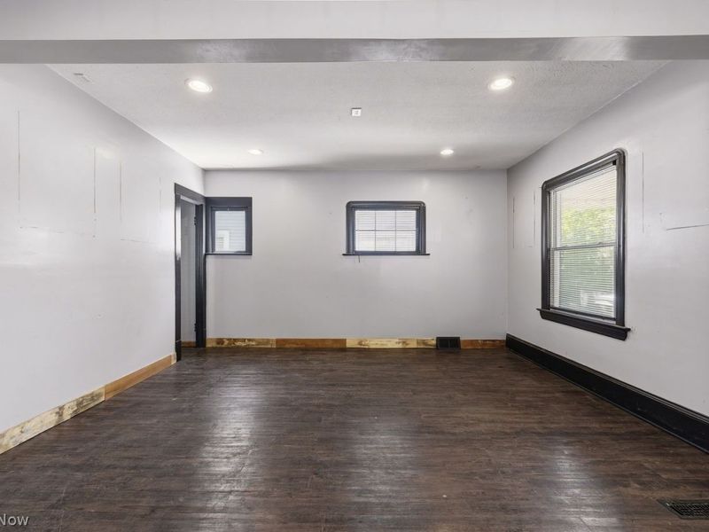 2314 Tate Avenue , Cleveland, OH 44109 Photo 11