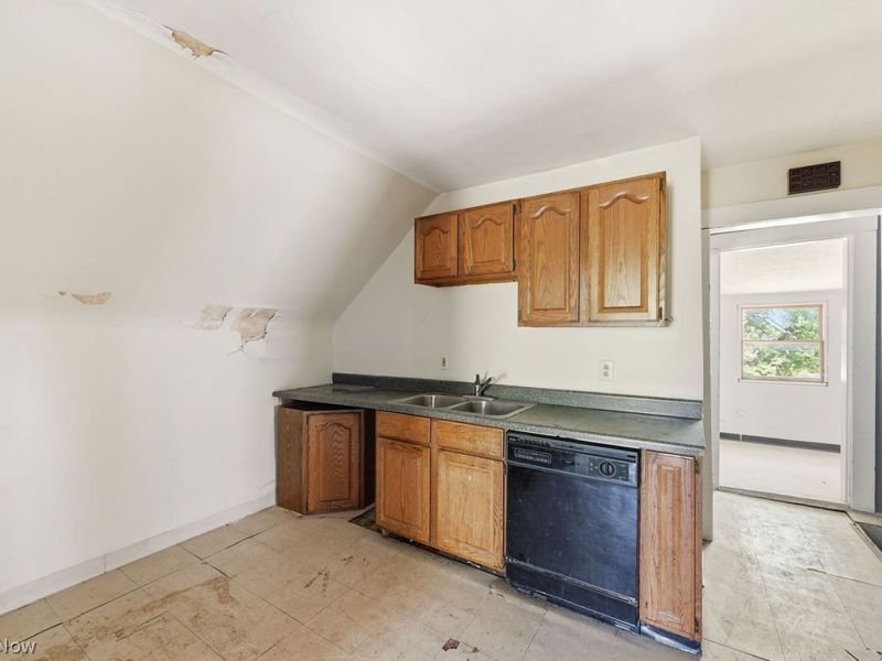 2314 Tate Avenue , Cleveland, OH 44109 Photo 28