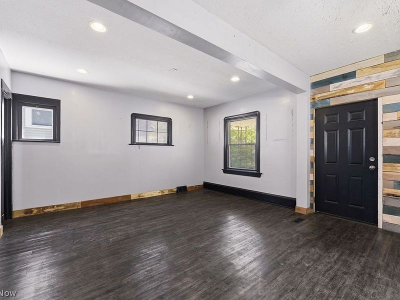 2314 Tate Avenue , Cleveland, OH 44109 Photo 8
