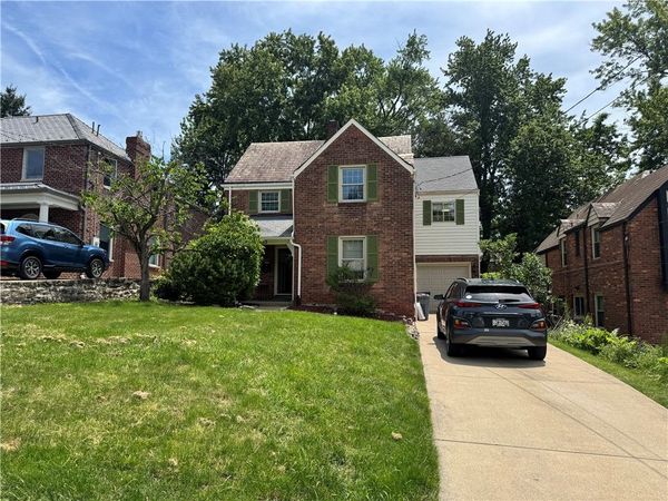 633 Crystal Dr, Pittsburgh, PA 15228