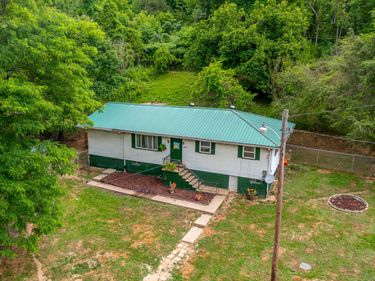 609 State Hwy 2036, Letcher, KY 41832