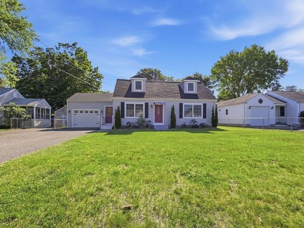 97 Maebeth St, Springfield, MA 01119