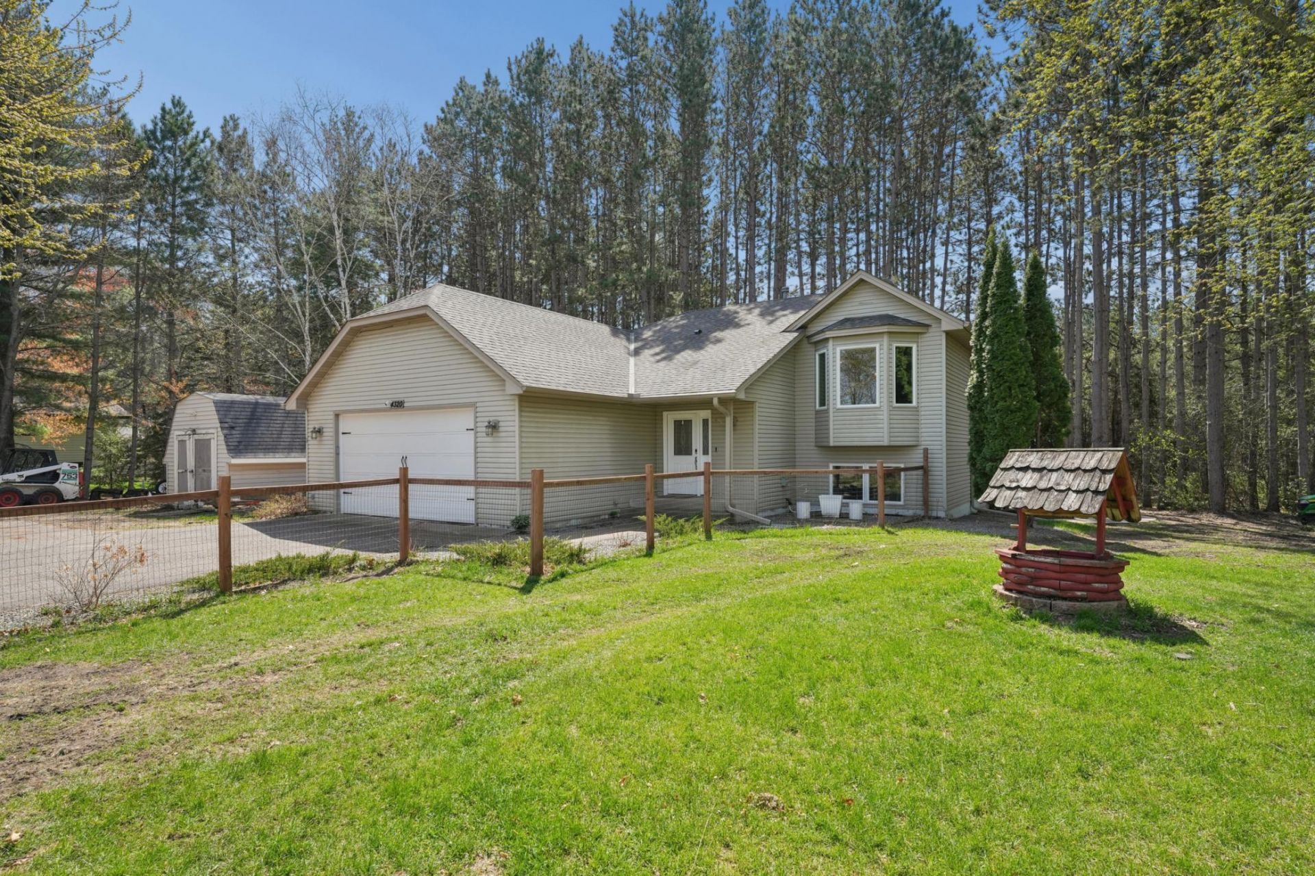 4320 217th Avenue NE, Cedar, MN 55011