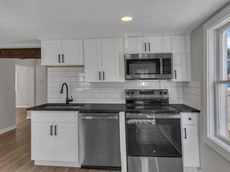 242 London Road , West Jefferson, OH 43162 Photo 8