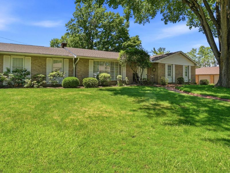 426 Coventry Circle, Zanesville, OH 43701 Photo 2