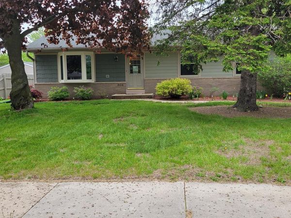 204 Judge DRIVE, Saukville, WI 53080