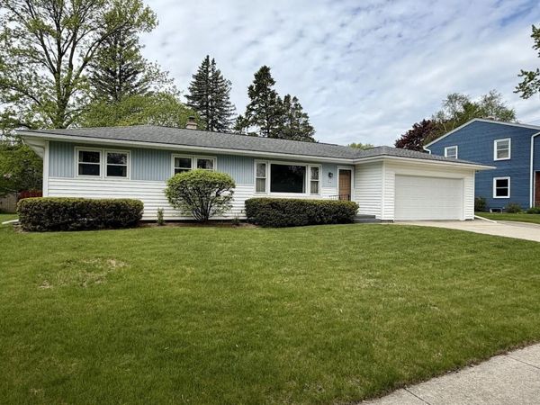 923 W Whitefish ROAD, Port Washington, WI 53074