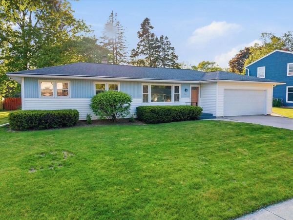 923 W Whitefish ROAD, Port Washington, WI 53074
