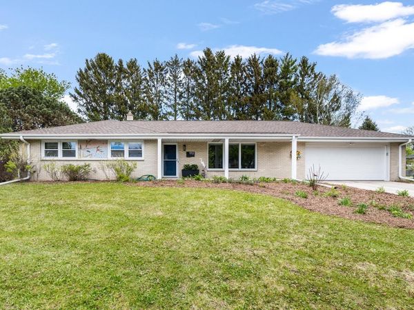 1112 Niesen ROAD, Port Washington, WI 53074