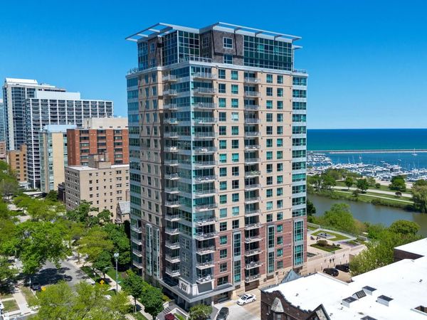 1522 N Prospect AVENUE, Unit 1704, Milwaukee, WI 53202