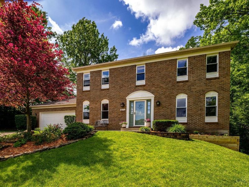 8072 Golfview Court, West Chester, OH 45069 Photo 2